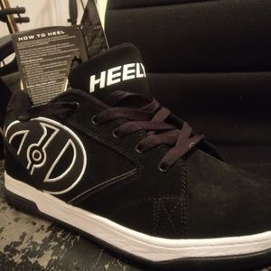 Heelys Size 11 Mens Black and White Propel 2.0